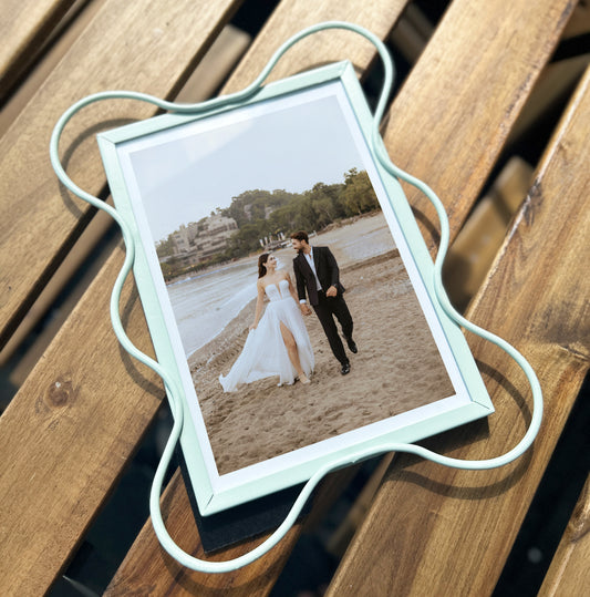 Light Blue Scallop Wire Picture Frame